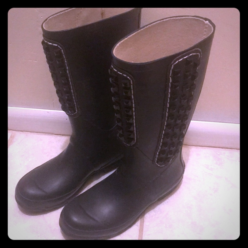 BCBG Rainboots